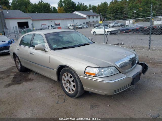  Salvage Lincoln Towncar