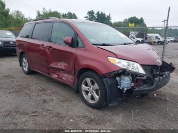  Salvage Toyota Sienna