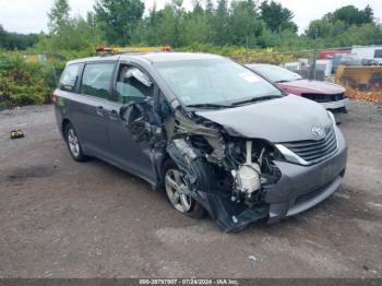  Salvage Toyota Sienna