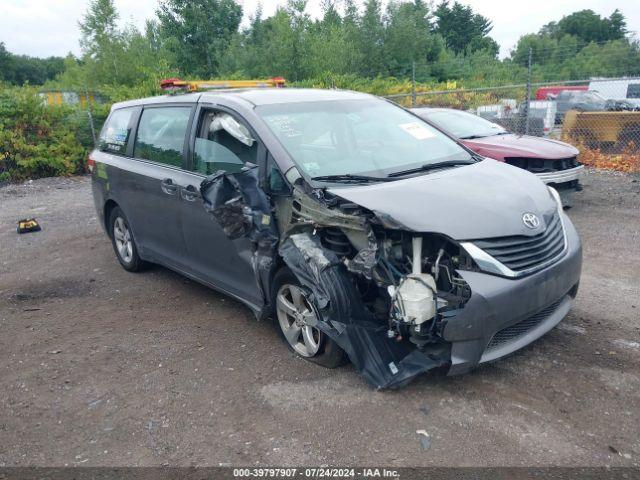  Salvage Toyota Sienna