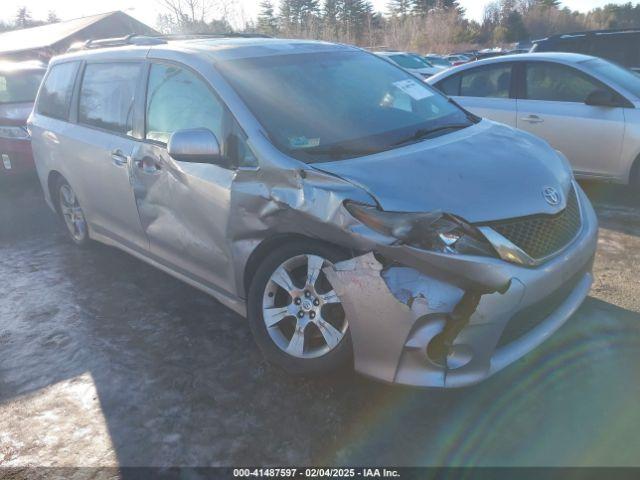  Salvage Toyota Sienna