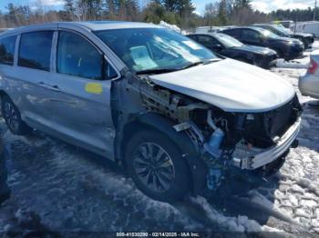  Salvage Chrysler Pacifica