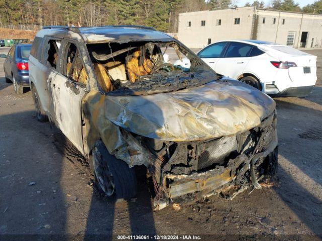  Salvage Kia Carnival