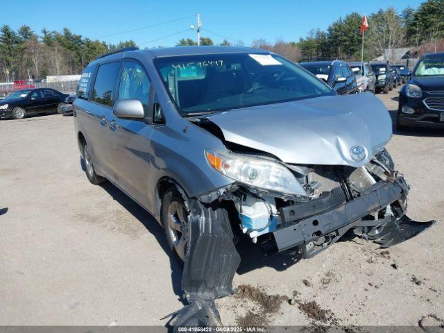  Salvage Toyota Sienna