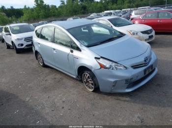  Salvage Toyota Prius v