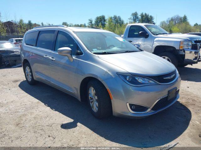  Salvage Chrysler Pacifica