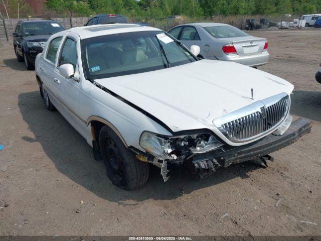  Salvage Lincoln Towncar
