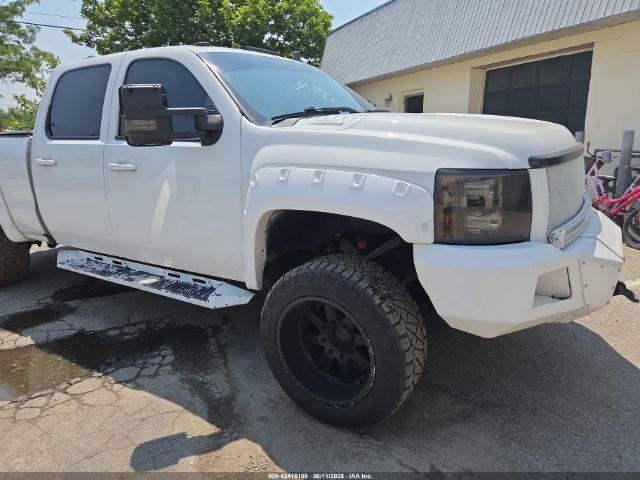  Salvage Chevrolet Silverado 2500