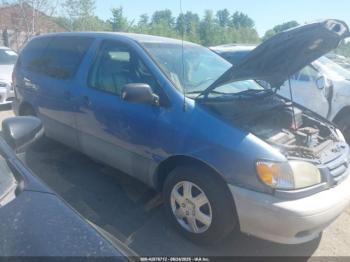  Salvage Toyota Sienna