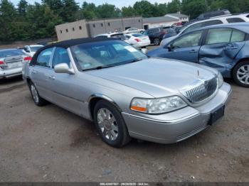  Salvage Lincoln Towncar