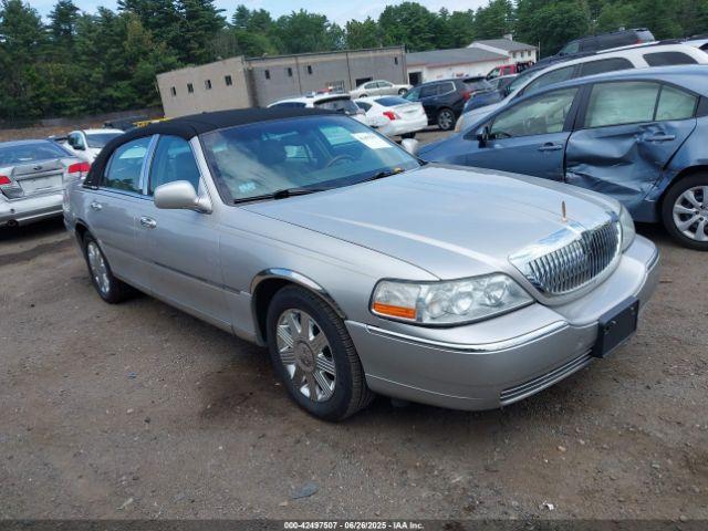  Salvage Lincoln Towncar