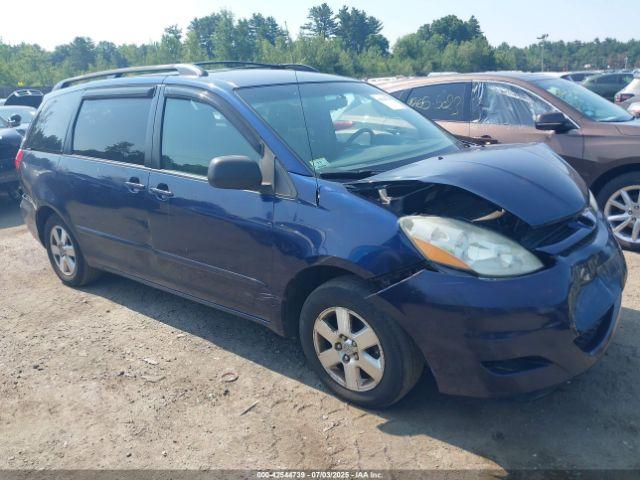  Salvage Toyota Sienna