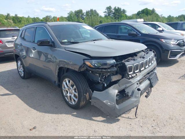  Salvage Jeep Compass