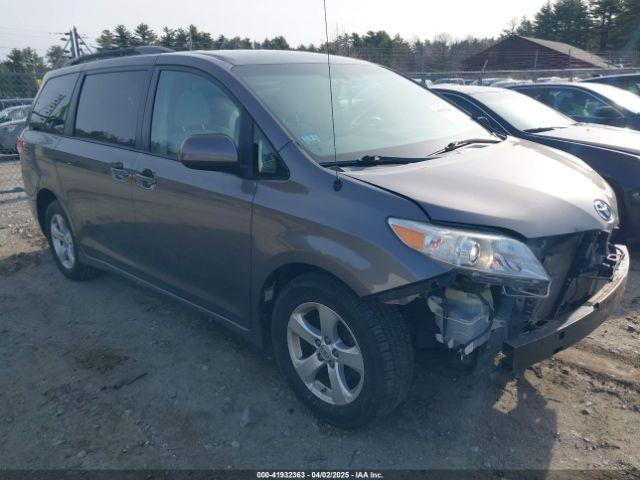  Salvage Toyota Sienna