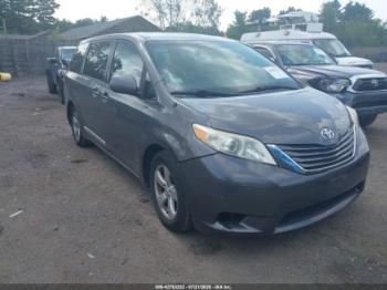  Salvage Toyota Sienna