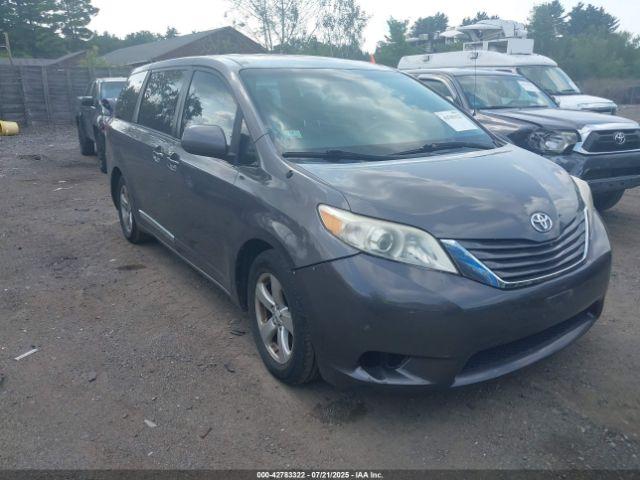  Salvage Toyota Sienna