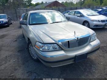  Salvage Lincoln Towncar
