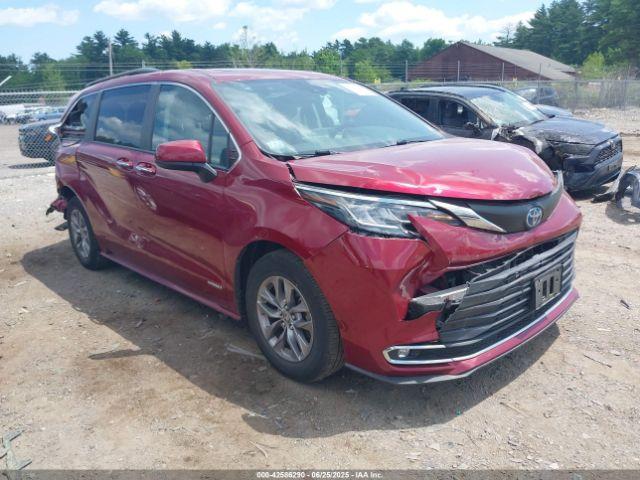  Salvage Toyota Sienna