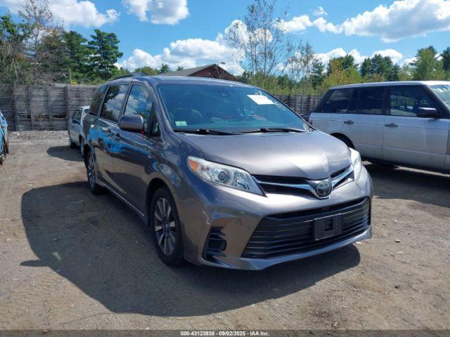  Salvage Toyota Sienna