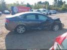 Chrysler 200 Limited Image 9