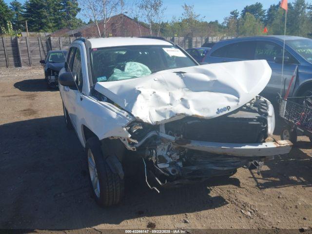  Salvage Jeep Compass