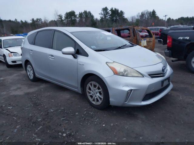  Salvage Toyota Prius v