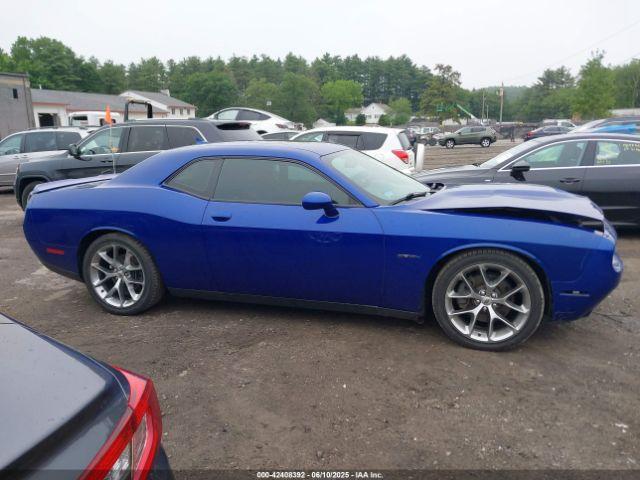 Dodge Challenger Image 10