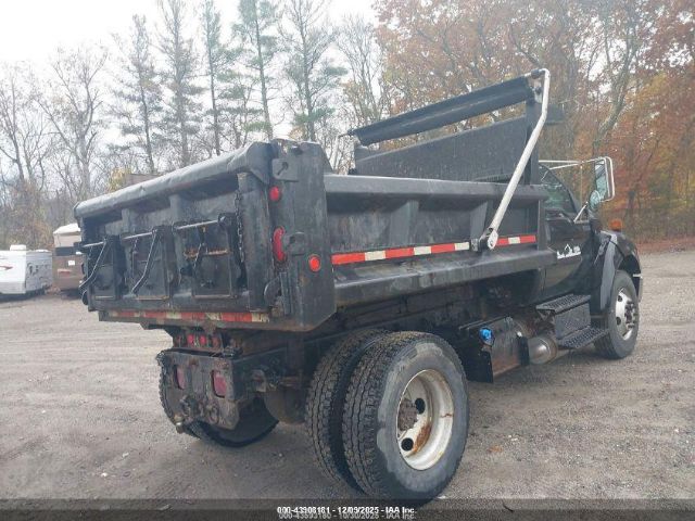 Ford F-750 Image 4