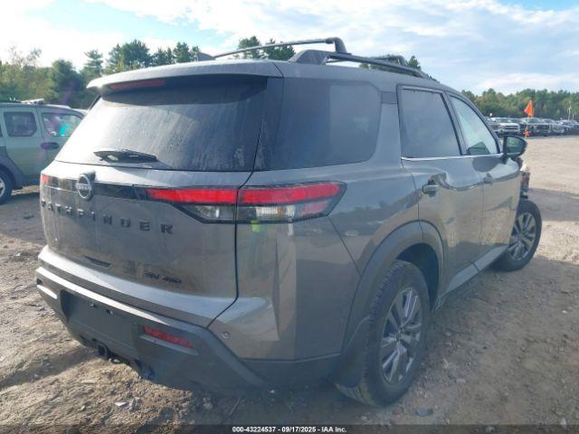 Nissan Pathfinder Sv 4wd Image 3