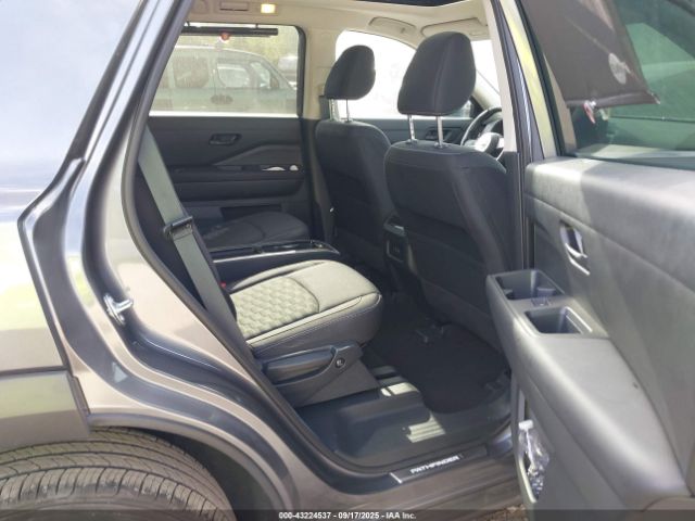 Nissan Pathfinder Sv 4wd Image 12