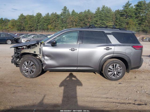 Nissan Pathfinder Sv 4wd Image 2