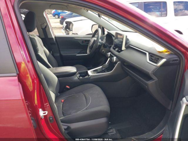 Toyota RAV4 Le Image 6