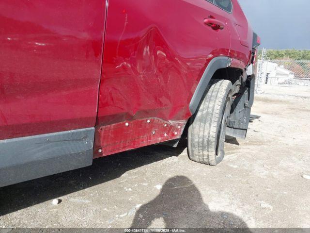 Toyota RAV4 Le Image 3