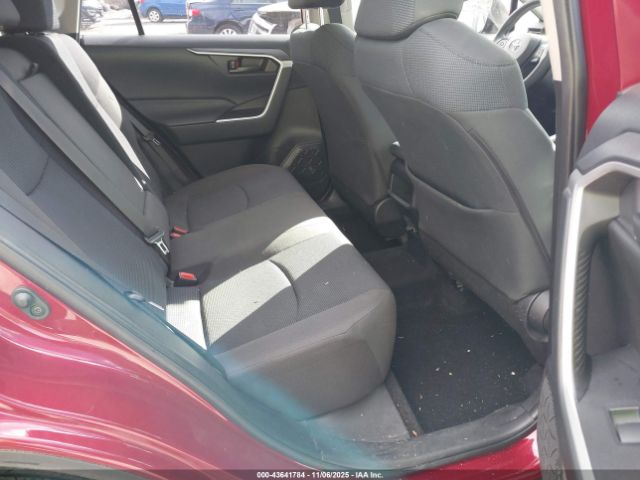 Toyota RAV4 Le Image 12