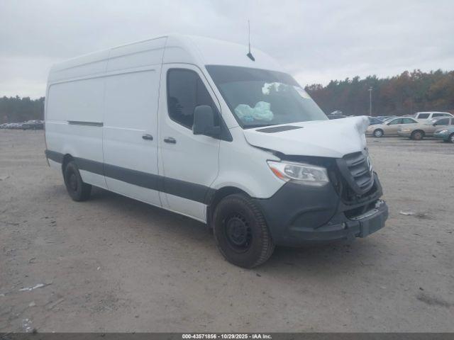  Salvage Mercedes-Benz Sprinter 2500
