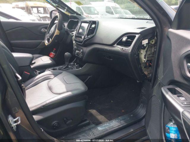 Jeep Cherokee Limited 4x4 Image 8