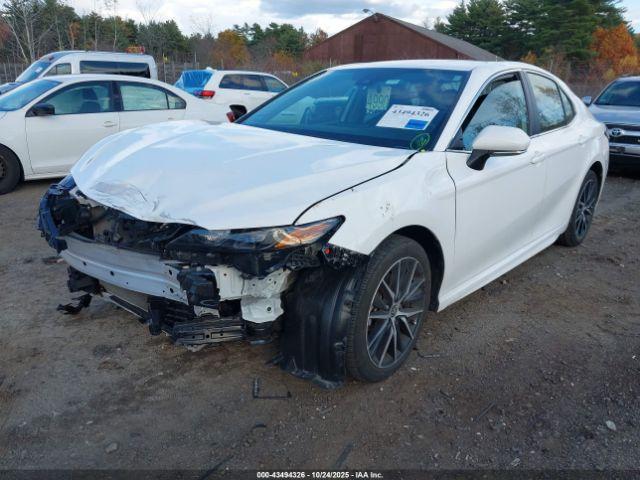 Toyota Camry Se Image 11