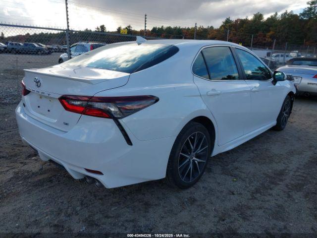 Toyota Camry Se Image 5