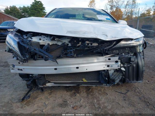 Toyota Camry Se Image 16