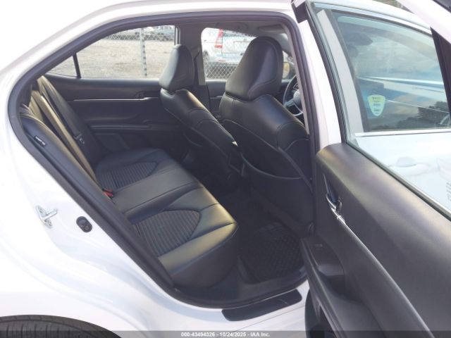 Toyota Camry Se Image 14