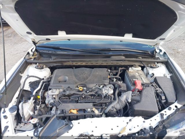 Toyota Camry Se Image 6