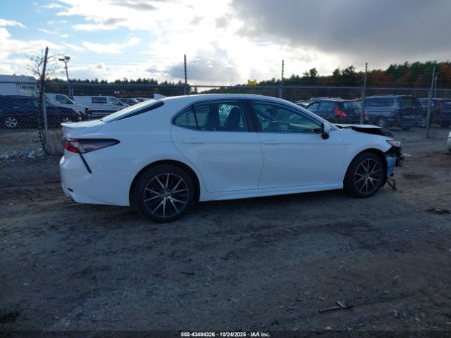 Toyota Camry Se Image 2