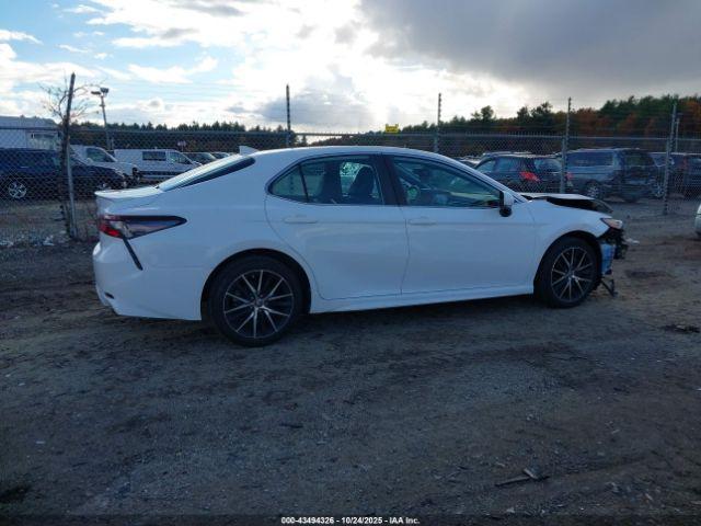 Toyota Camry Se Image 2