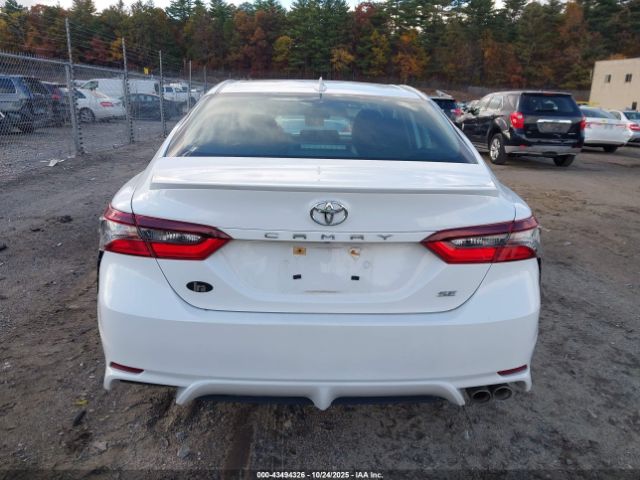 Toyota Camry Se Image 9