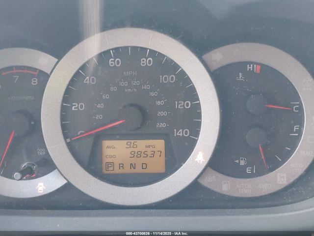 Toyota RAV4 Image 16