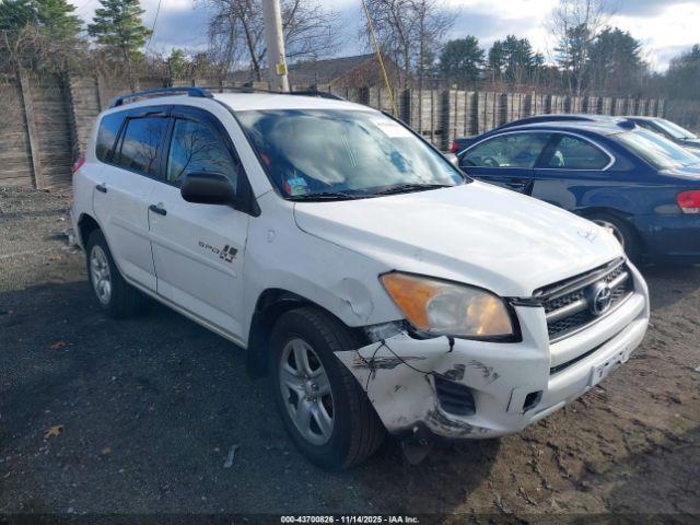 Toyota RAV4 Image 10