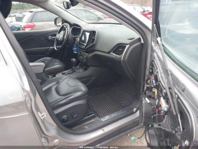 Jeep Cherokee Limited 4x4 Image 13