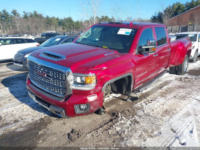 General Motors Sierra 3500HD Denali Image 13