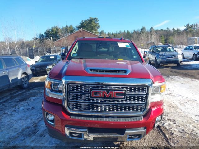 General Motors Sierra 3500HD Denali Image 15