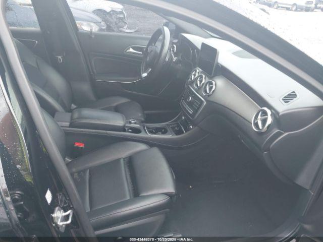 Mercedes-Benz GLA Image 3